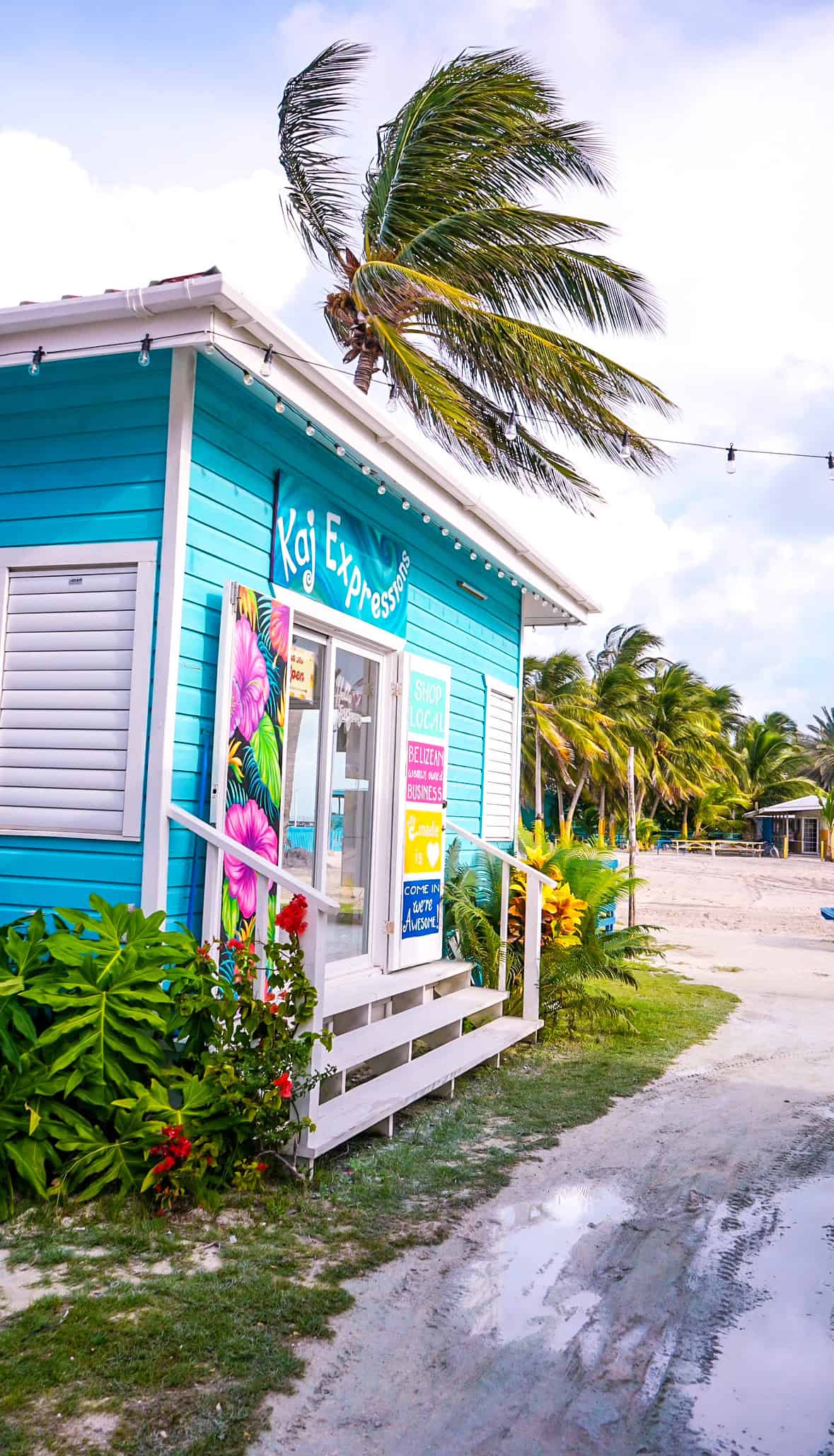 turquoise-shop-in-caye-caulker-belize